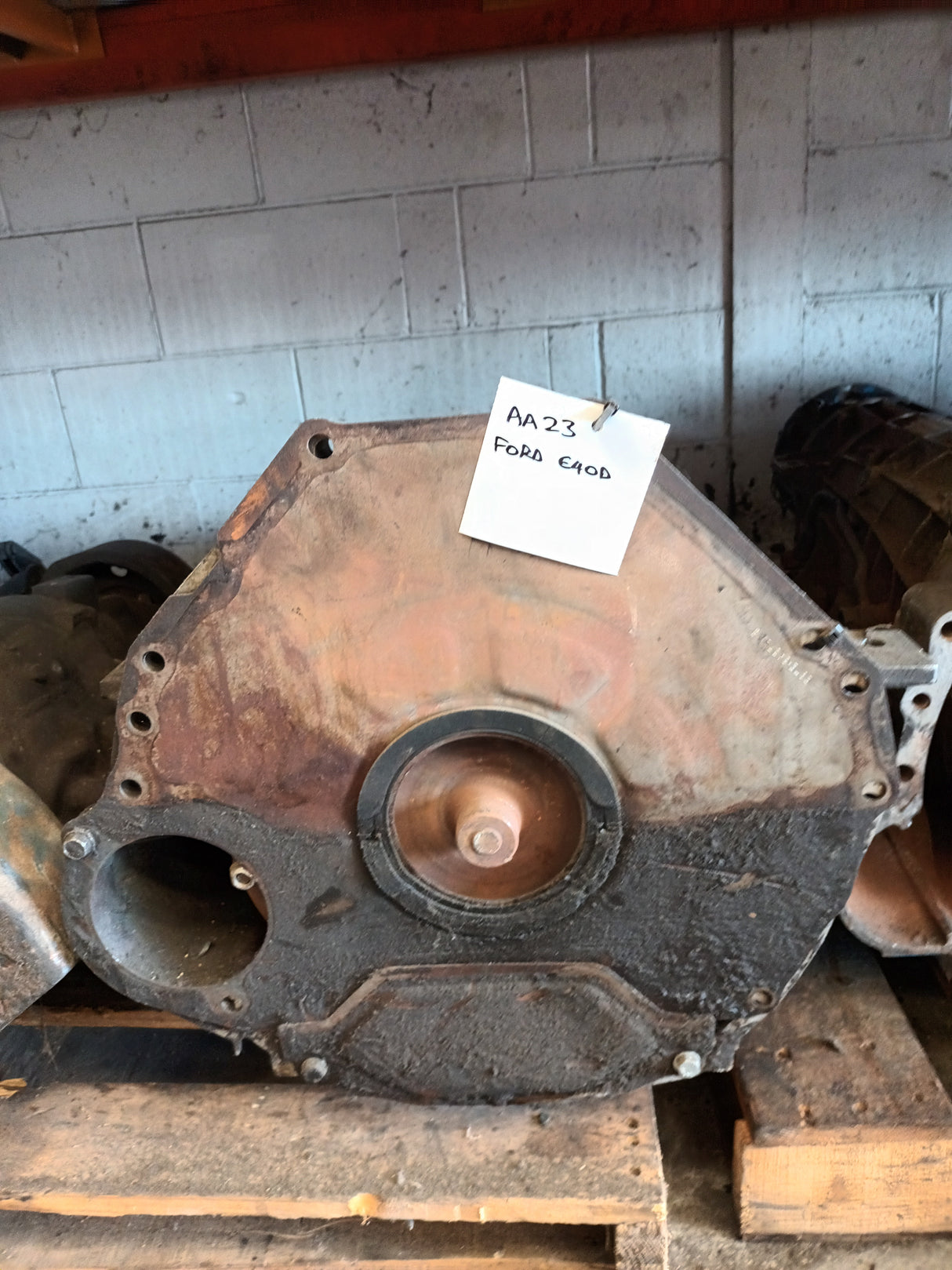 FORD TRANSMISSION E40D CRACKED CASE IN REBUILDABLE CONDITION