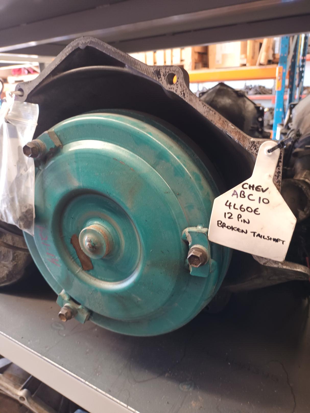 CHEV TRANSMISSION 4L60E BROKEN TAILSHAFT IN REBUILDABLE CONDITION