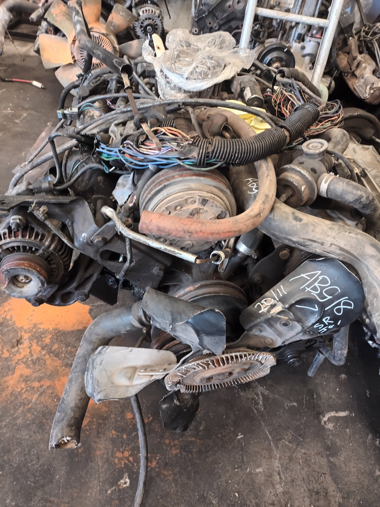 DODGE 318 USED CONDITION GOOD FOR REBUILDING DAMAGED DIZZY & FAN ASSY CRACKED EXHAUST MANIFOLD
