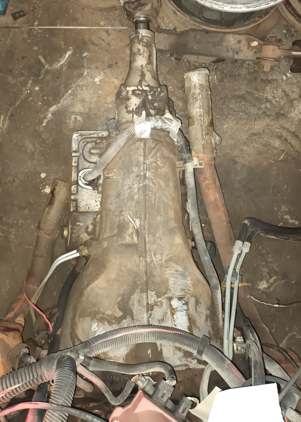 CHEV TRANSMISSION 4L60E 13PIN USED IN REBUILDABLE CONDITION