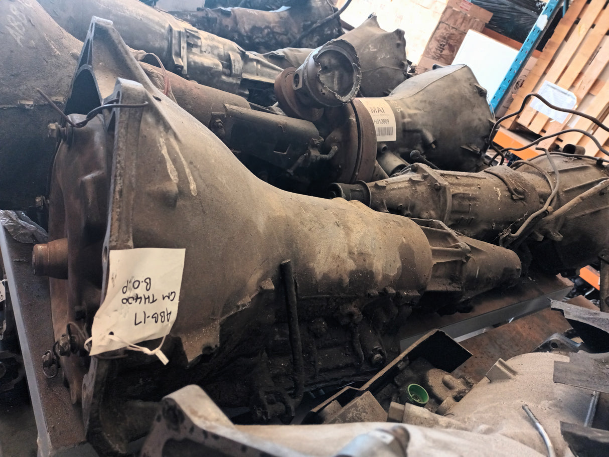 OLDSMOBILE TRANSMISSION TH400. IN REBUILDABLE CONDITION
