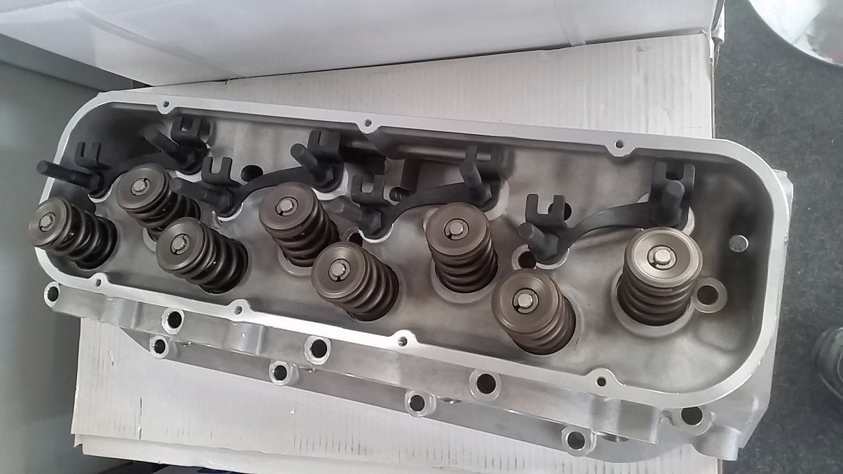 CYLINDER HEADS CHEV BB SRP ALLOY COMPLETE WITH 2.190 INT VALVES / 1.880 EX VALVES.  290CC INTAKE VOLUME. OVAL PORT INTAKE. 110CC COMB CHAMBER. EXTRA THICK HEAD SURFACE. SPARK PLUG RECOMENDED: PUMP GAS AUT-3924 FOR RACE GAS AUT-3922