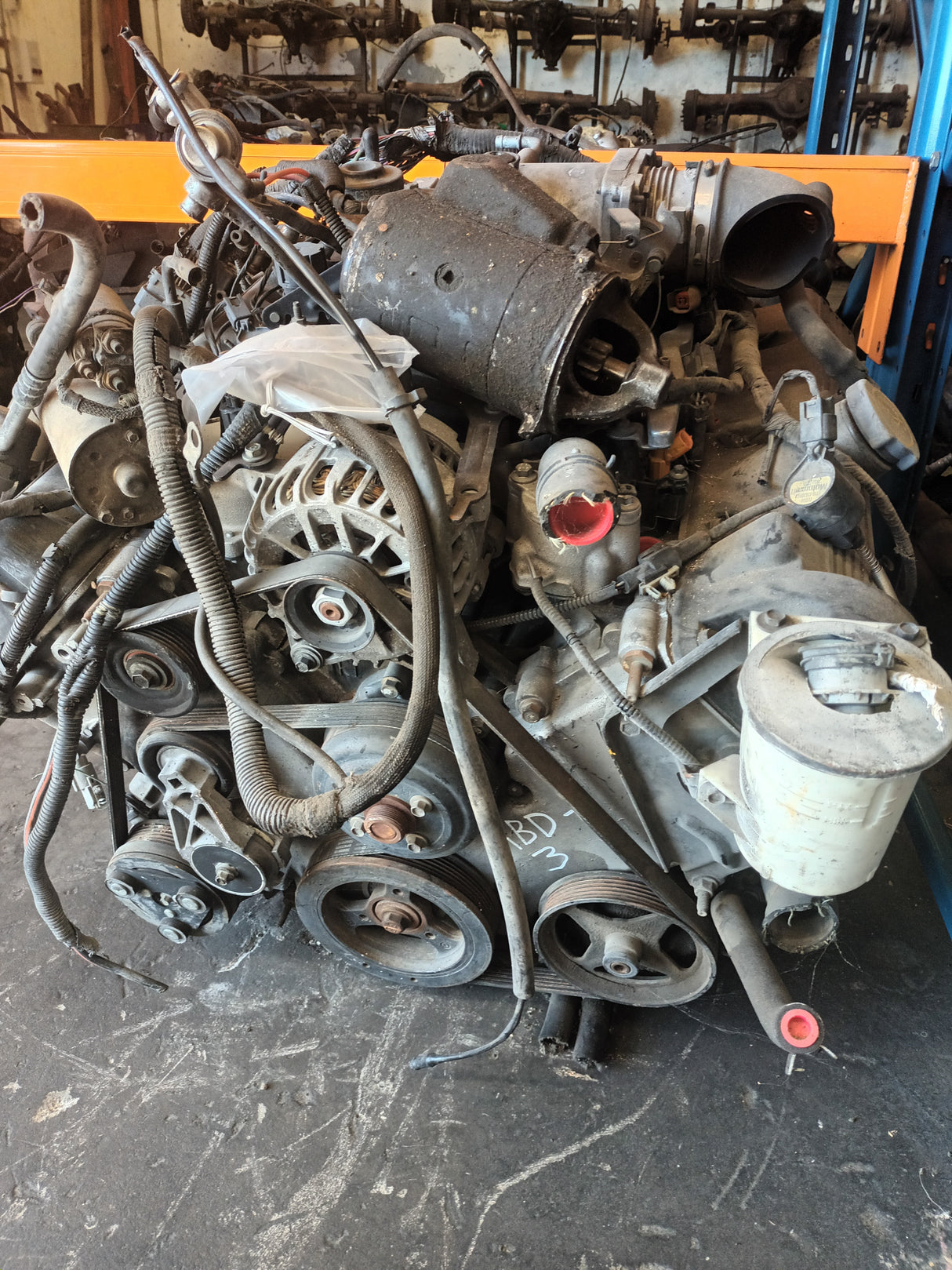 ENGINE FORD 4.6 LITRE / 281 CU IN  IN REBUILDABLE CONDITION.