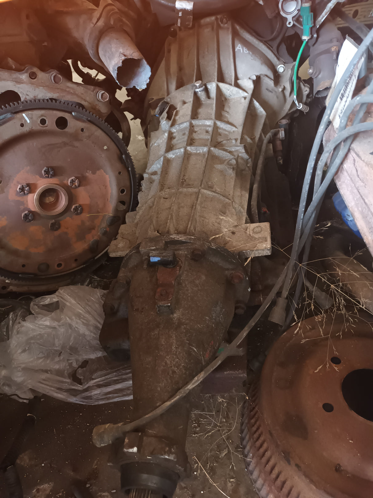 TRANSMISSION FORD 4R100 EX 5.4L USED CONDITION GOOD FOR REBUILDING