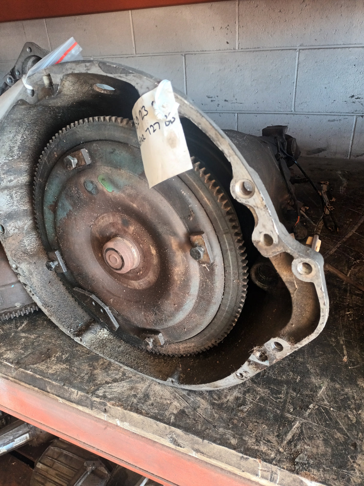 MOPAR TRANSMISSION TORQUEFLITE 727 BB FIXED YOKE IN REBUILDABLE CONDITION
