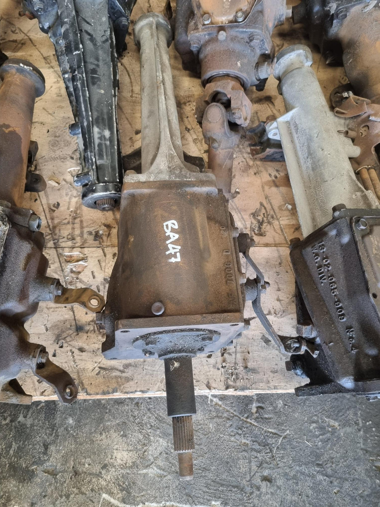 FORD 3SPD USED IN REBUILDABLE CONDITION EX 50'S/60'S