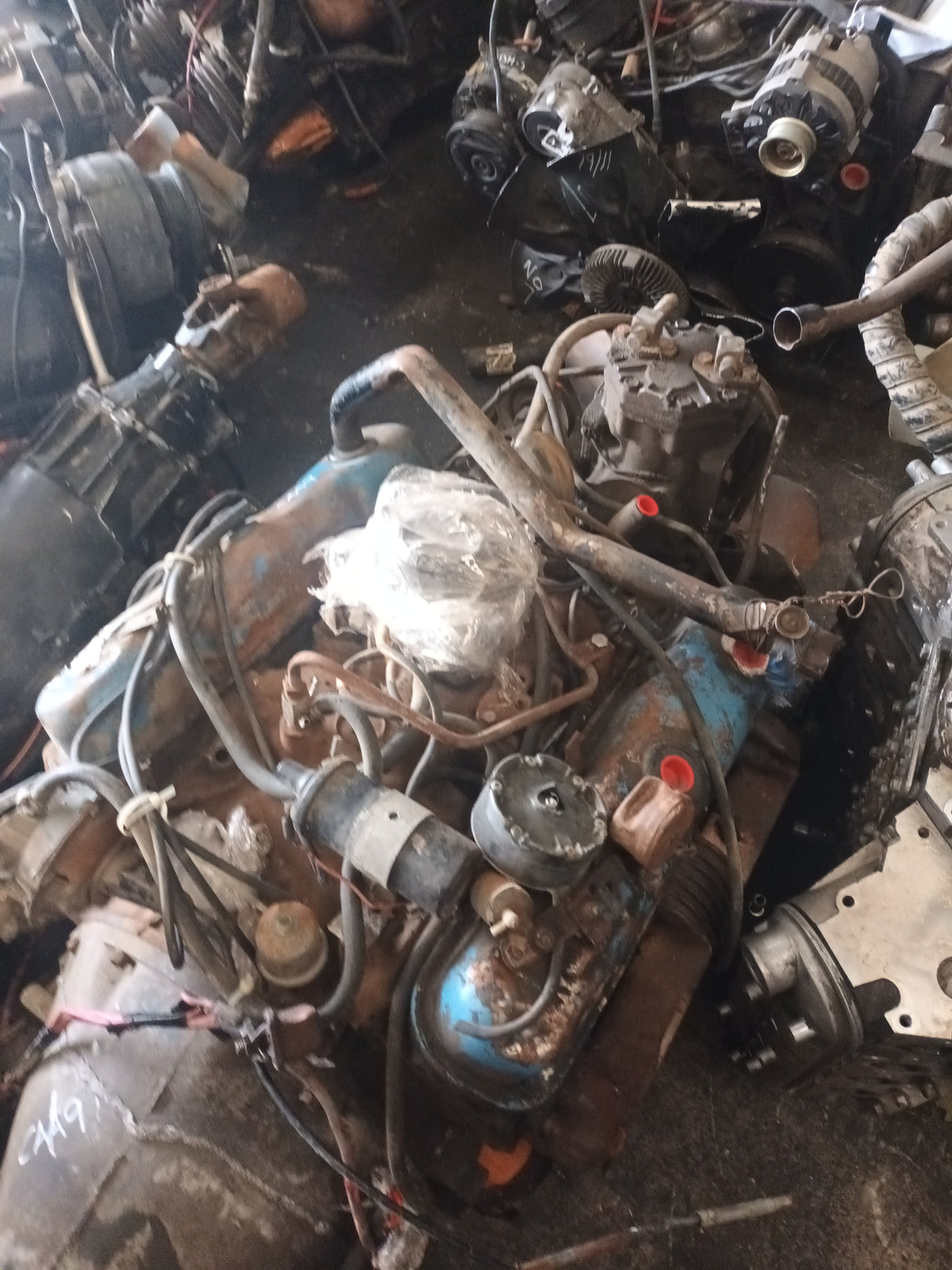 MOPAR 318 USED IN REBUILDABLE CONDITION