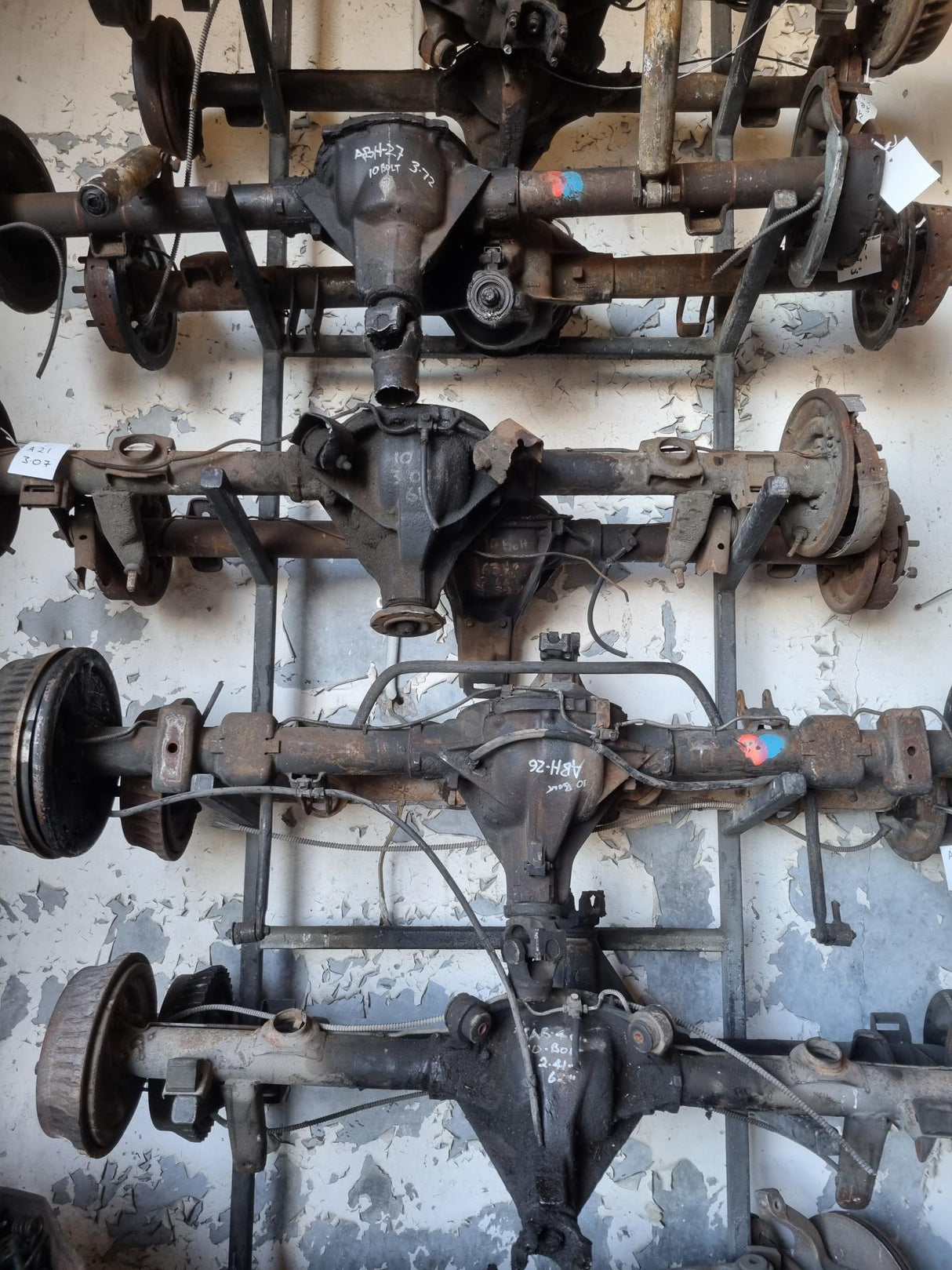 DIFF CHEV 10 BOLT 65" WIDE 3.07-1 RATIO USED IN REBUILDABLE CONDITION